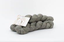 Charger l&#39;image dans la galerie, Echeveau Iris - Une olive dans le tajine