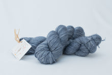 Charger l&#39;image dans la galerie, Echeveau Aphrodite DK - Nuage bleuté