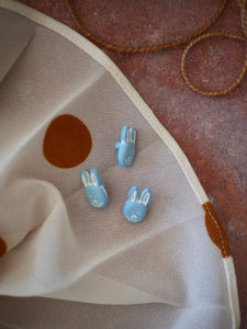 Bouton Ô mon petit lapin bleu
