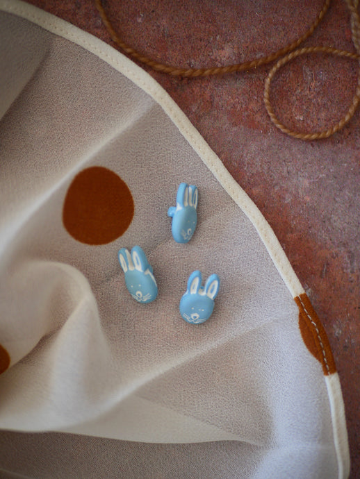 Bouton Ô mon petit lapin bleu