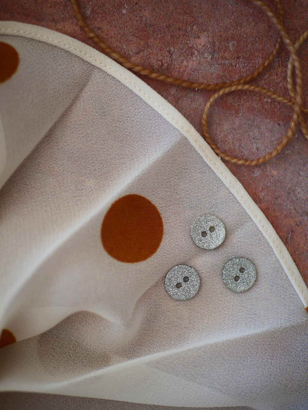 Mini Bouton argenté à paillettes