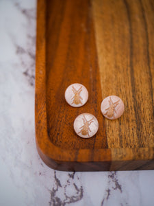 Bouton scarabée rose et doré