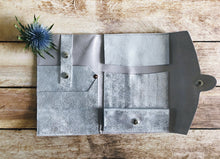 Charger l&#39;image dans la galerie, Pochette à aiguilles interchangeables en cuir Grise