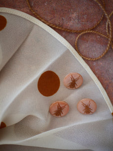 Bouton scarabée rose et doré