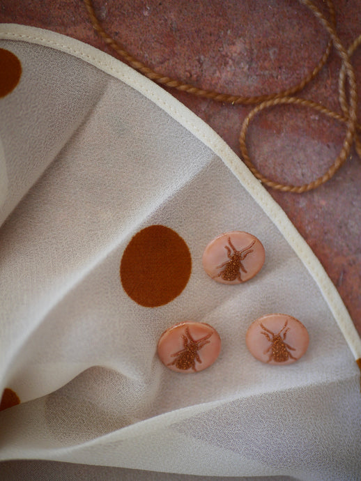 Bouton scarabée rose et doré