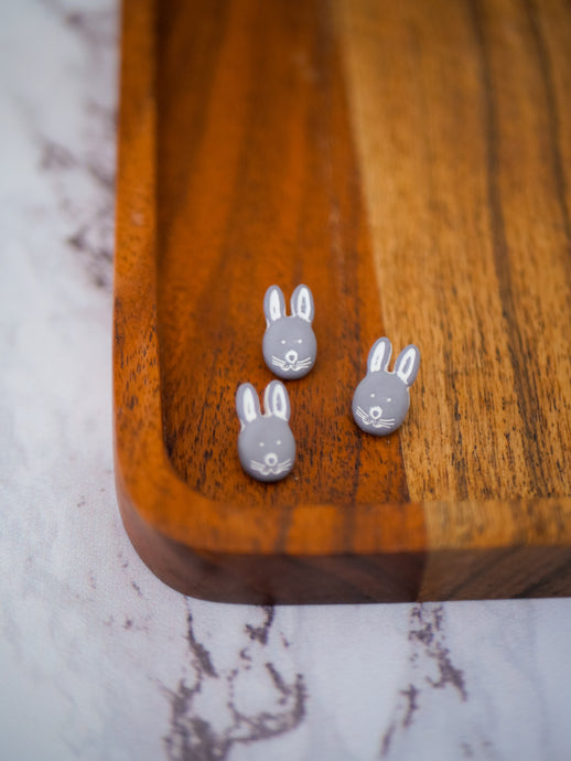 Bouton Ô mon petit lapin gris